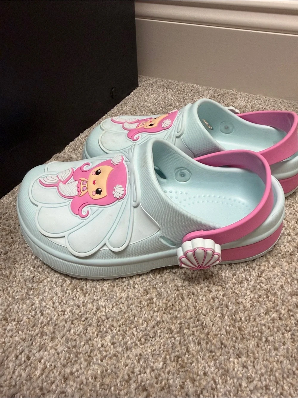 Kids SZ 13 Light Blue & Pink Mermaid Garden Clogs with seashell spinners